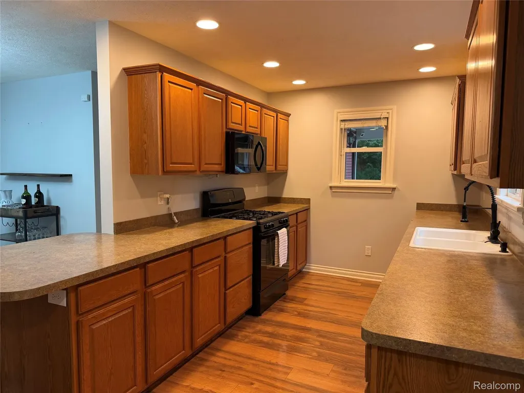 1016 N Jenison Avenue Lansing City MI 48915