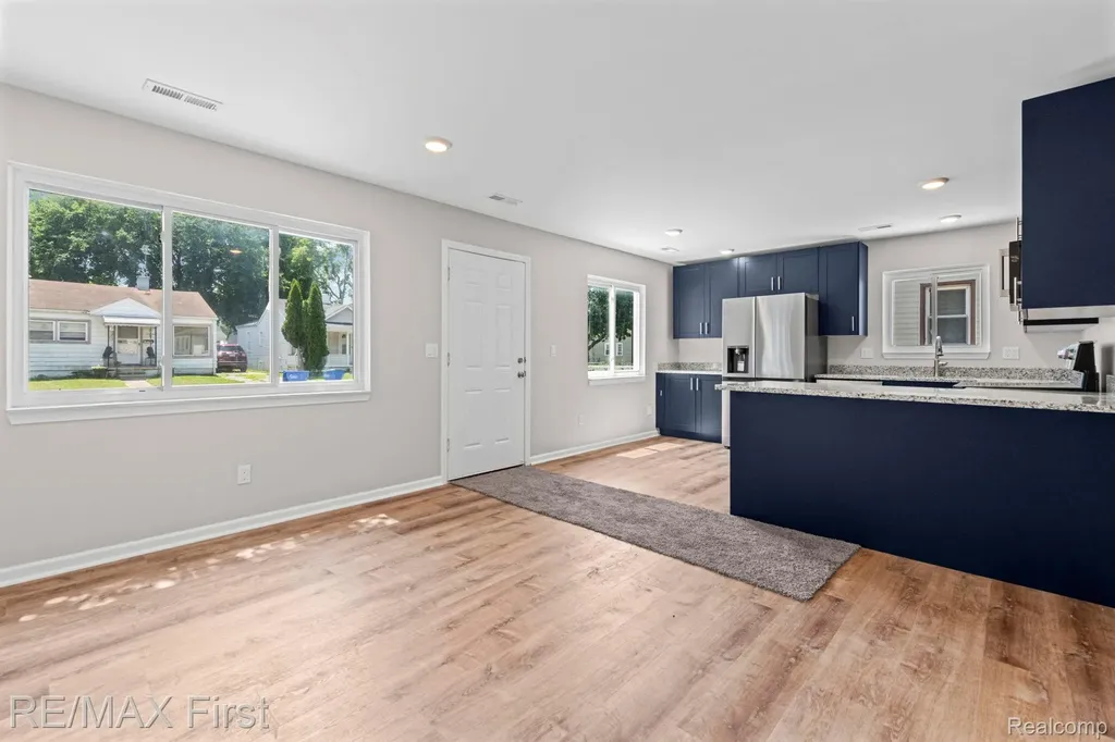 11051 Maxwell Avenue Warren City MI 48089
