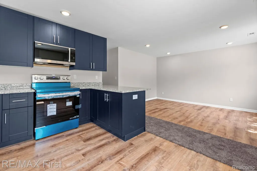11051 Maxwell Avenue Warren City MI 48089