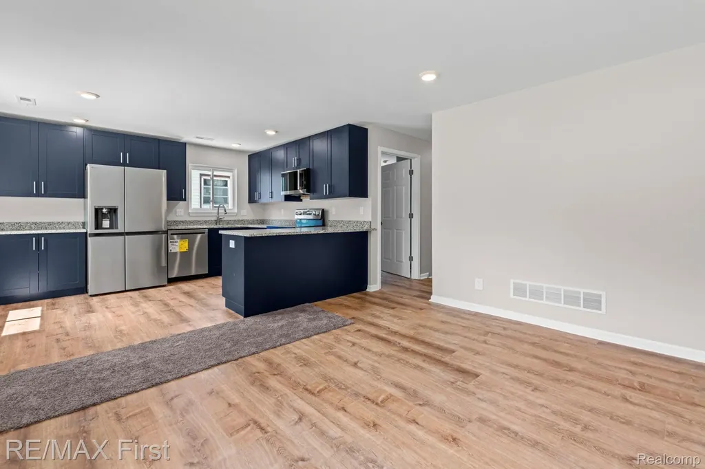 11051 Maxwell Avenue Warren City MI 48089