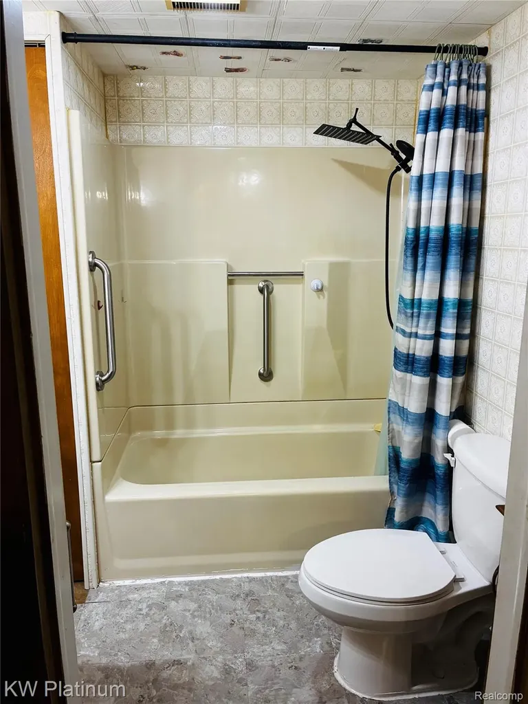 3515 Shreeve Court Burtchville Township MI 48059