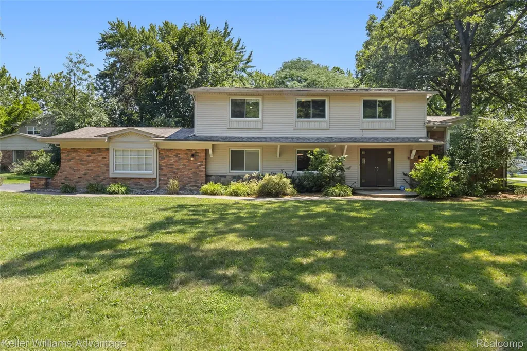 6711 Woodside Trail West Bloomfield Charter Township MI 48322