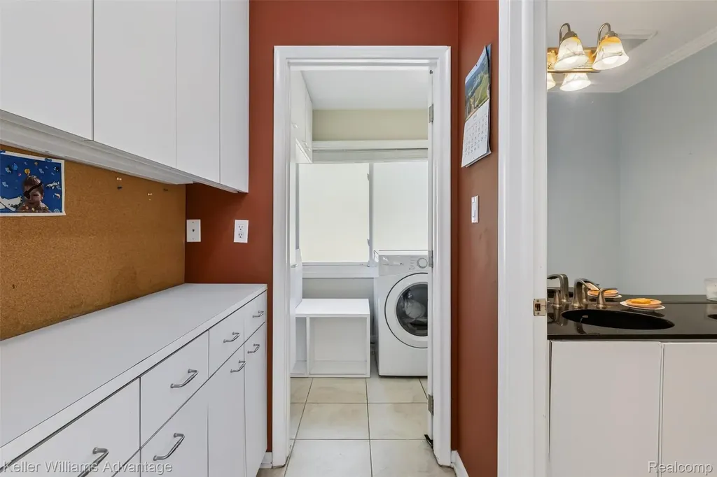 6711 Woodside Trail West Bloomfield Charter Township MI 48322