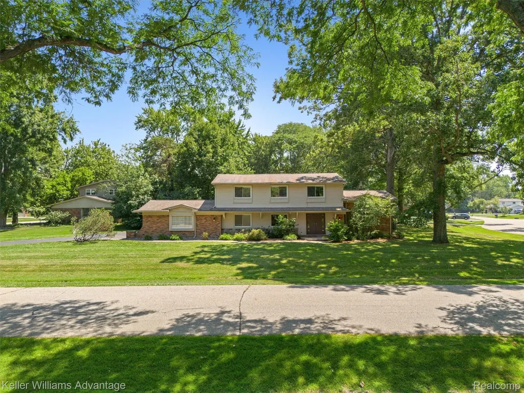 6711 Woodside Trail West Bloomfield Charter Township MI 48322