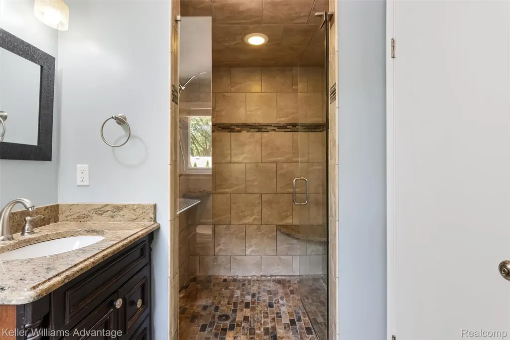 6711 Woodside Trail West Bloomfield Charter Township MI 48322
