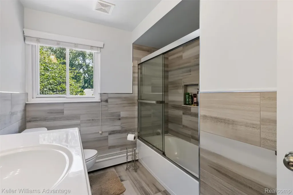 6711 Woodside Trail West Bloomfield Charter Township MI 48322