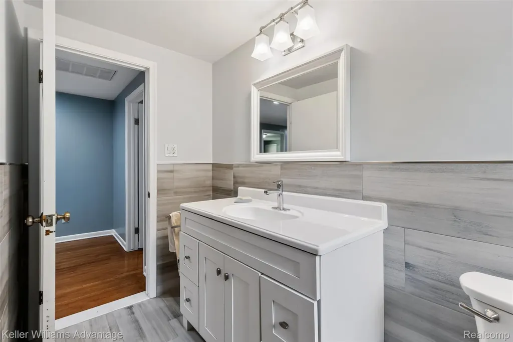 6711 Woodside Trail West Bloomfield Charter Township MI 48322