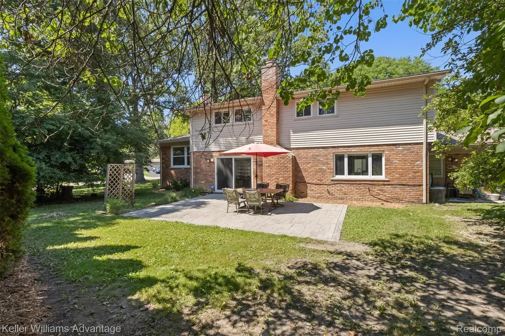6711 Woodside Trail West Bloomfield Charter Township MI 48322