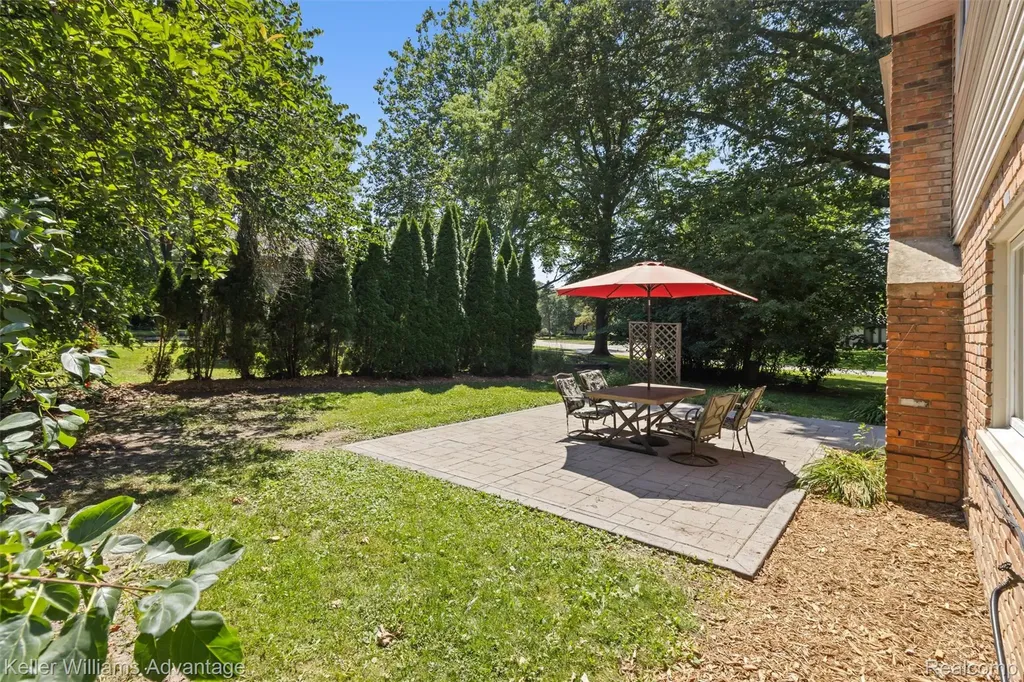 6711 Woodside Trail West Bloomfield Charter Township MI 48322