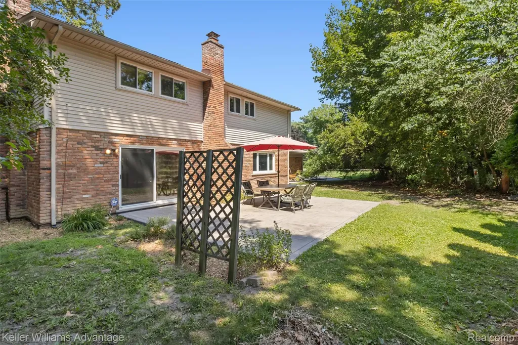 6711 Woodside Trail West Bloomfield Charter Township MI 48322