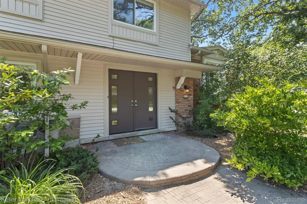 6711 Woodside Trail West Bloomfield Charter Township MI 48322