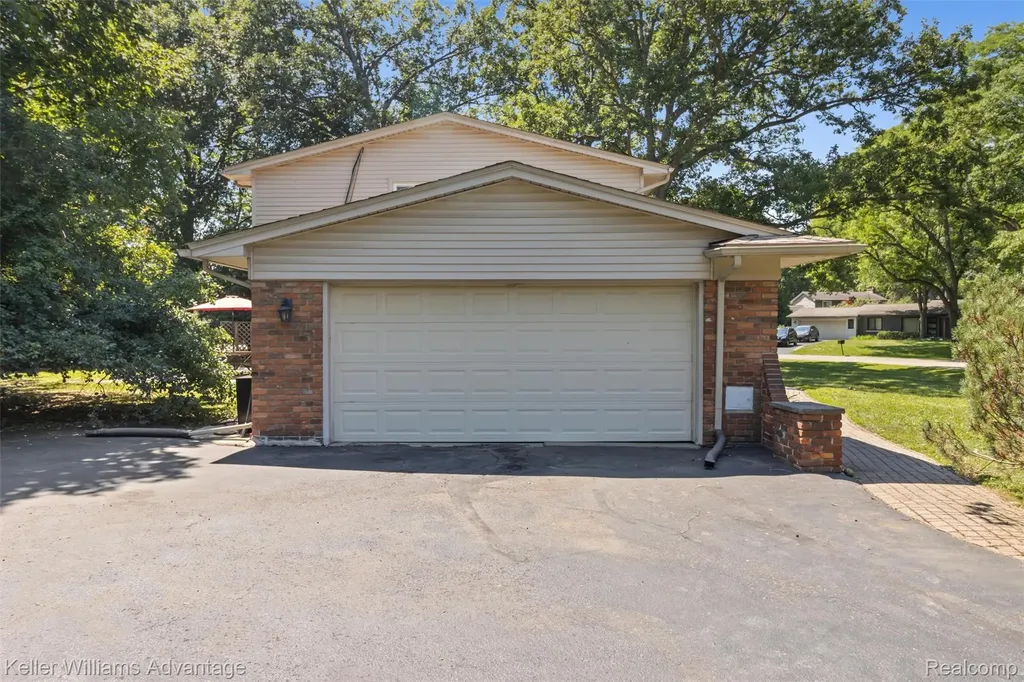 6711 Woodside Trail West Bloomfield Charter Township MI 48322