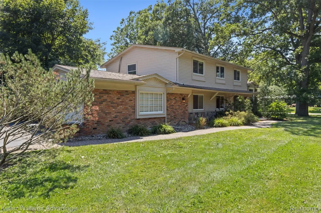 6711 Woodside Trail West Bloomfield Charter Township MI 48322