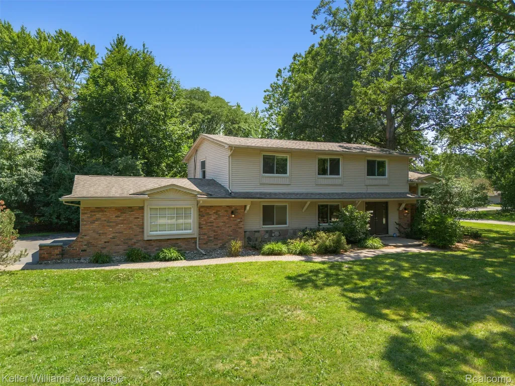 6711 Woodside Trail West Bloomfield Charter Township MI 48322
