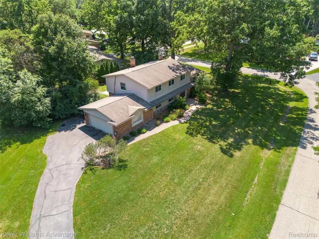 6711 Woodside Trail West Bloomfield Charter Township MI 48322