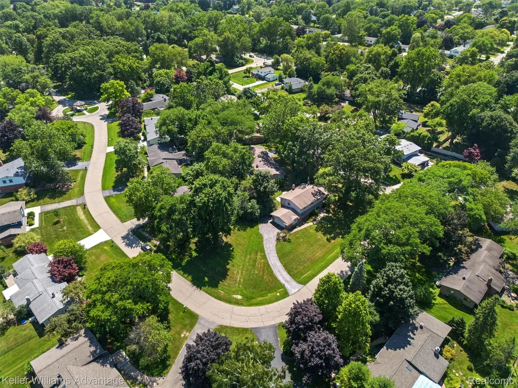 6711 Woodside Trail West Bloomfield Charter Township MI 48322