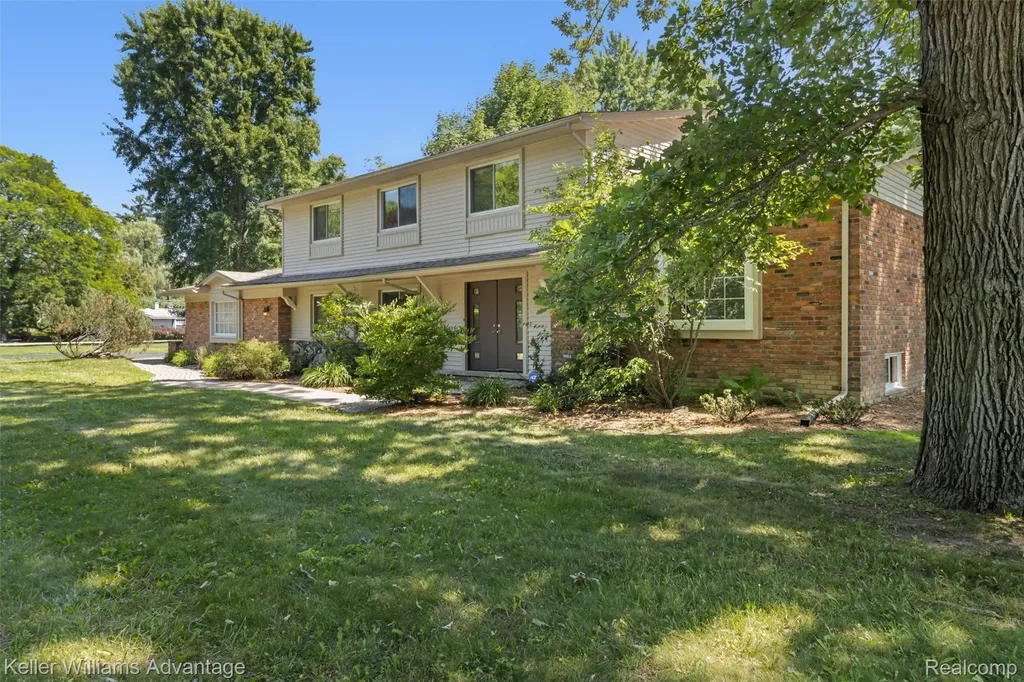 6711 Woodside Trail West Bloomfield Charter Township MI 48322