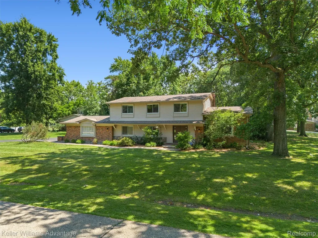 6711 Woodside Trail West Bloomfield Charter Township MI 48322
