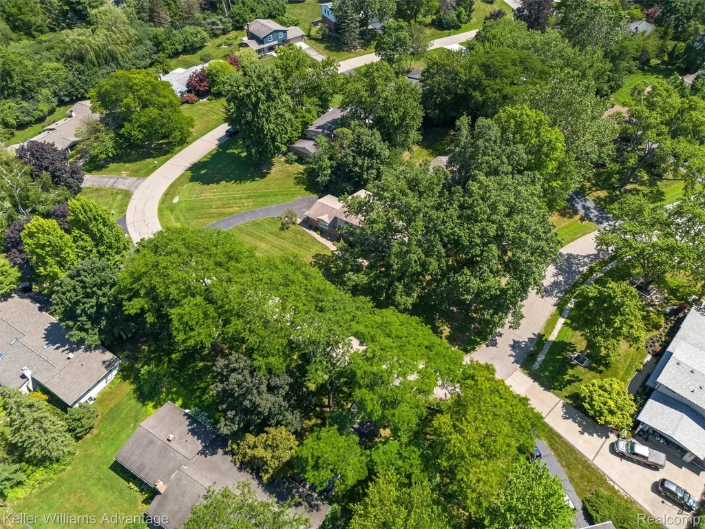 6711 Woodside Trail West Bloomfield Charter Township MI 48322