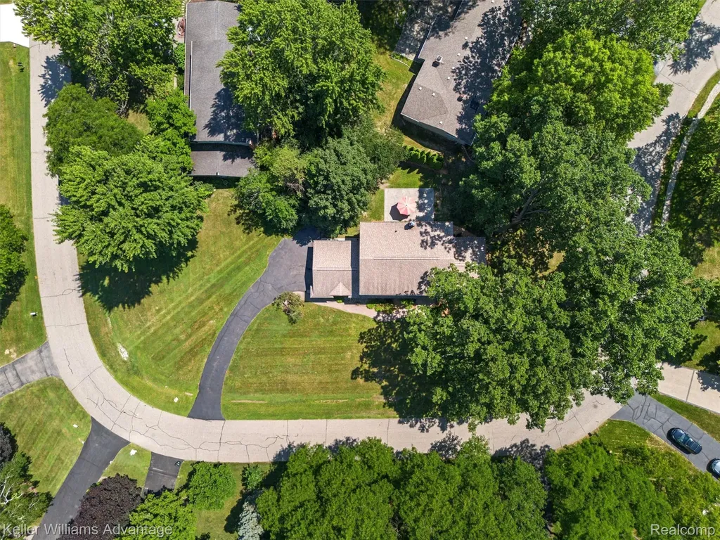 6711 Woodside Trail West Bloomfield Charter Township MI 48322