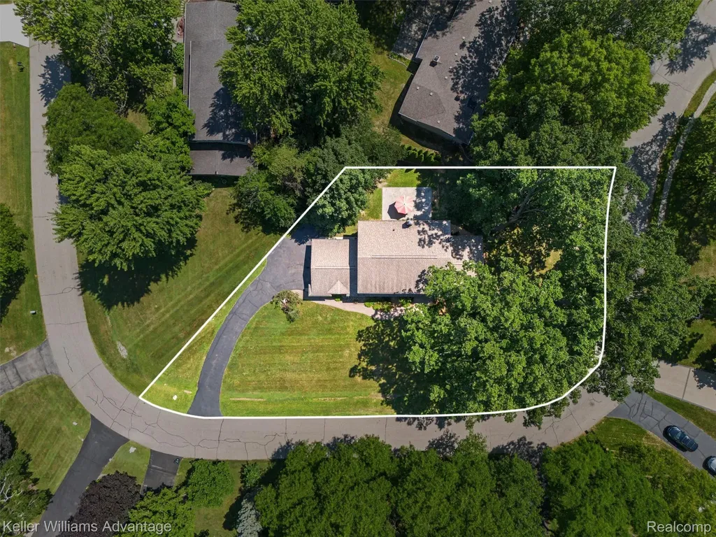 6711 Woodside Trail West Bloomfield Charter Township MI 48322