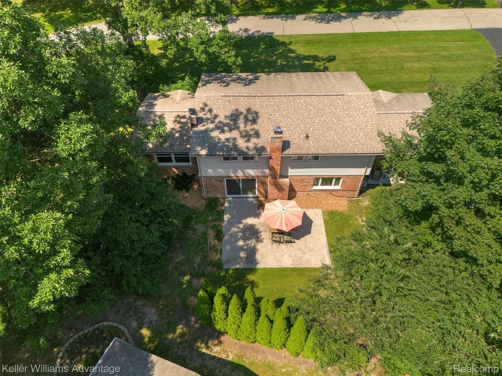 6711 Woodside Trail West Bloomfield Charter Township MI 48322