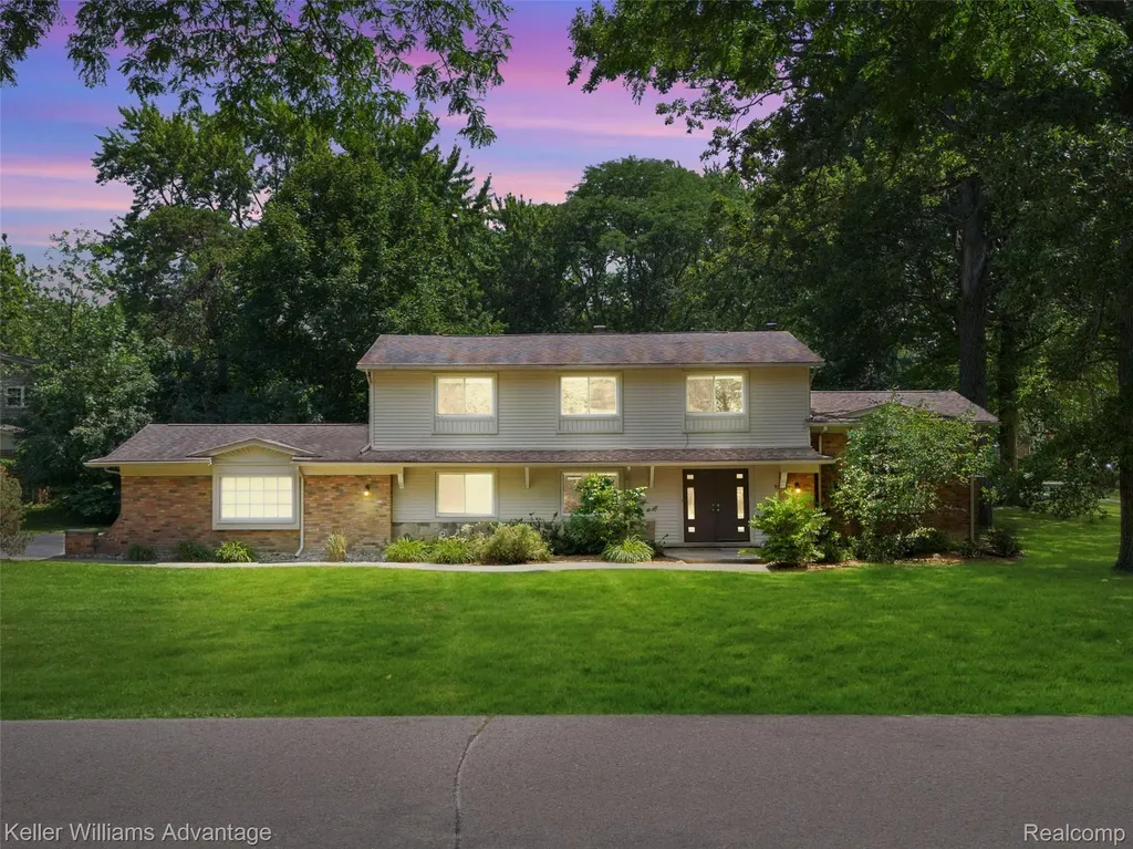6711 Woodside Trail West Bloomfield Charter Township MI 48322