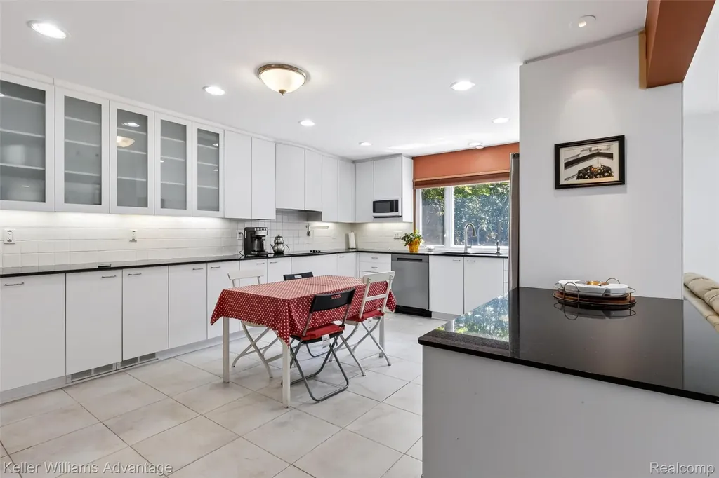 6711 Woodside Trail West Bloomfield Charter Township MI 48322