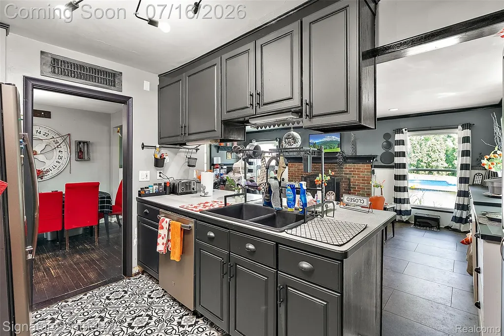 28300 Oakley Street Livonia City MI 48154