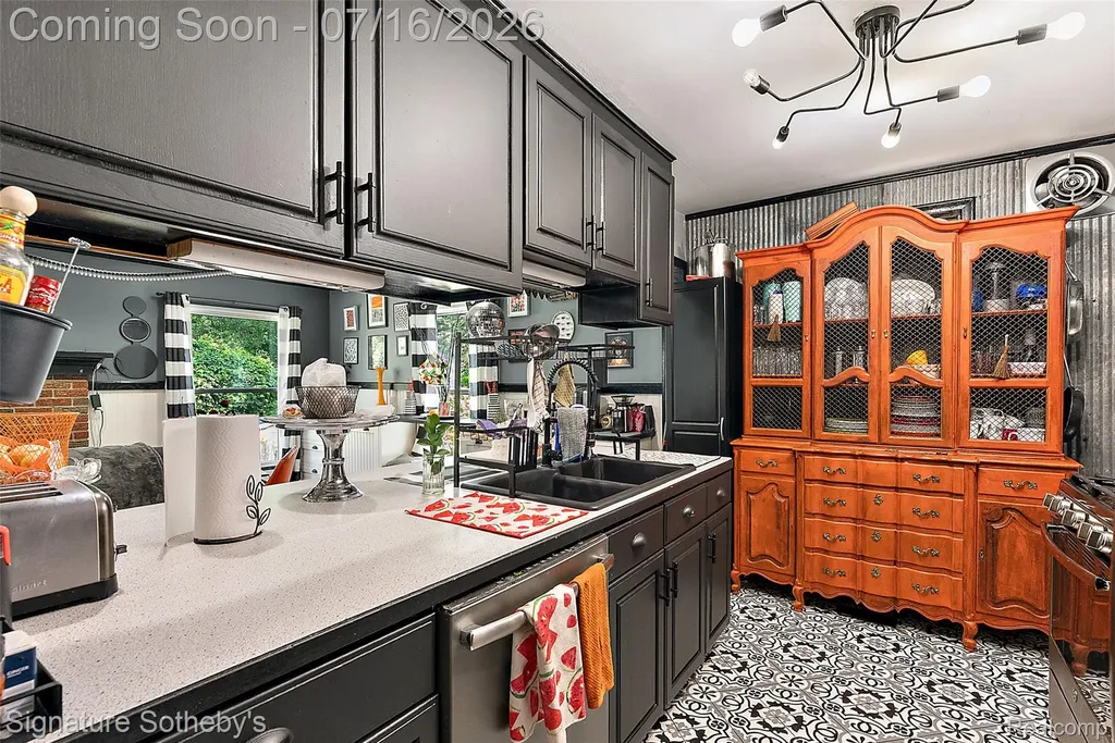 28300 Oakley Street Livonia City MI 48154