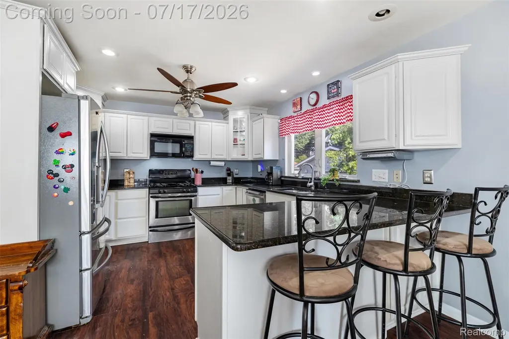 34604 Chestnut Street Wayne City MI 48184
