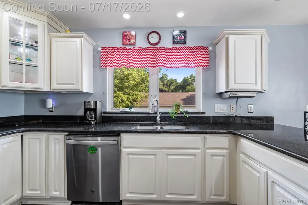 34604 Chestnut Street Wayne City MI 48184