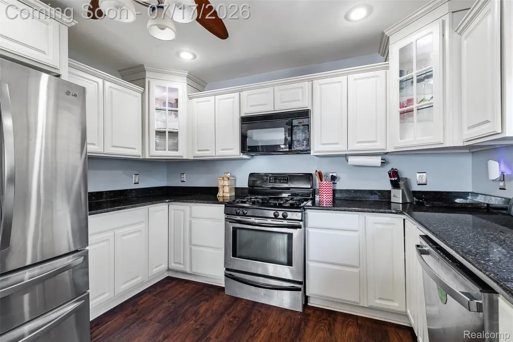34604 Chestnut Street Wayne City MI 48184