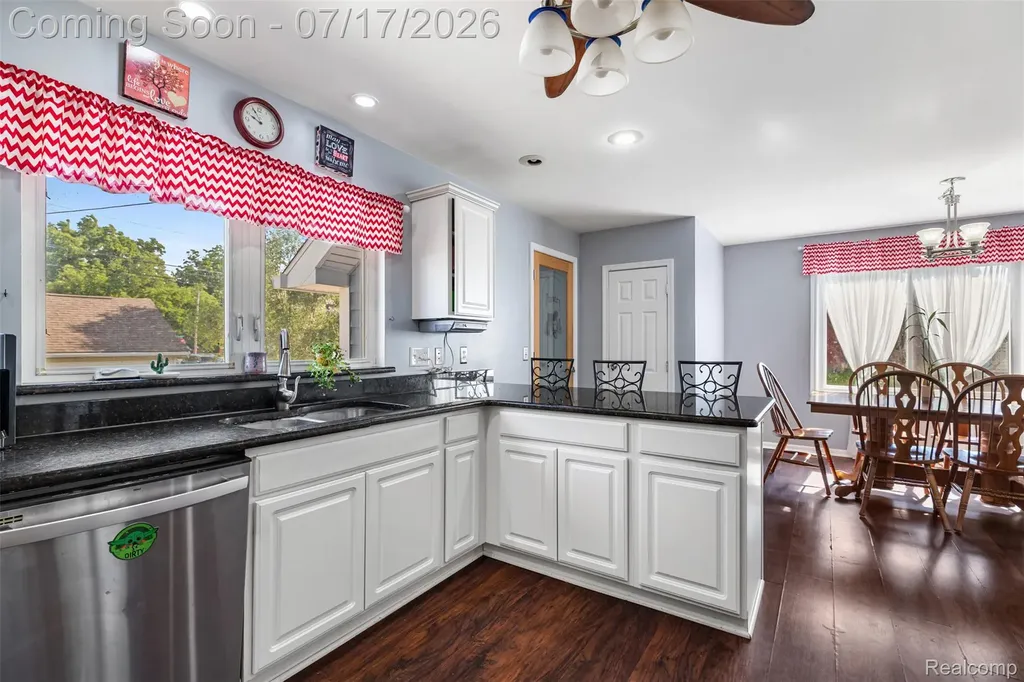34604 Chestnut Street Wayne City MI 48184