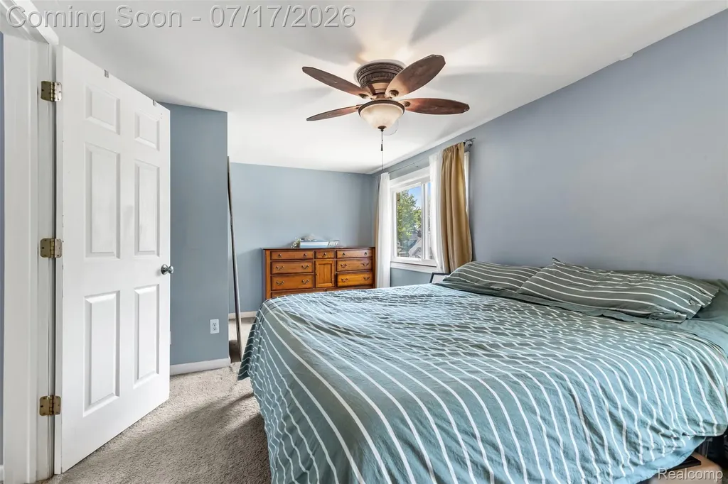 34604 Chestnut Street Wayne City MI 48184