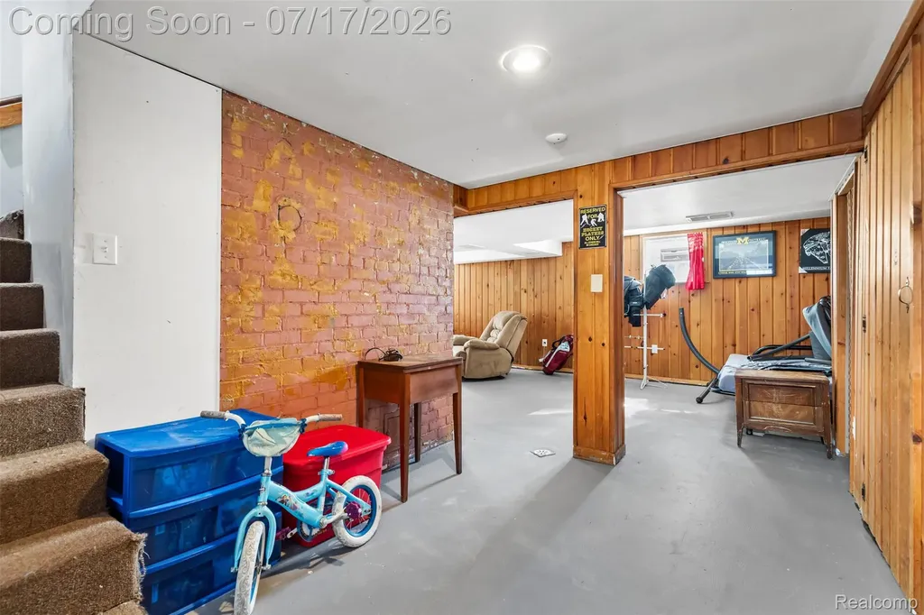 34604 Chestnut Street Wayne City MI 48184