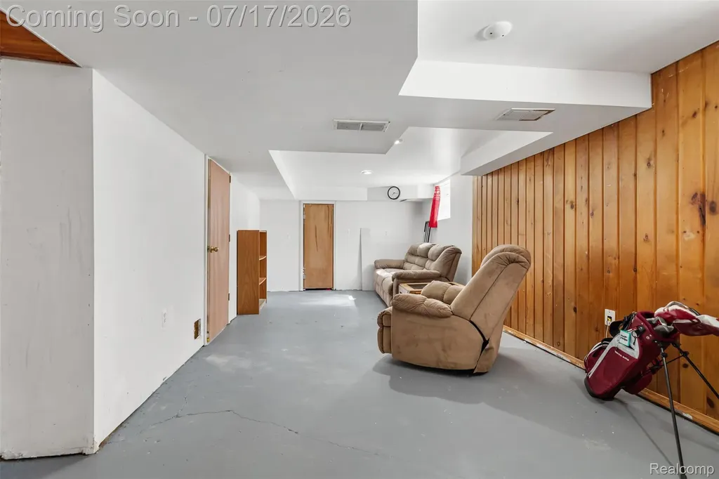 34604 Chestnut Street Wayne City MI 48184
