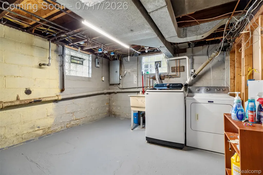 34604 Chestnut Street Wayne City MI 48184