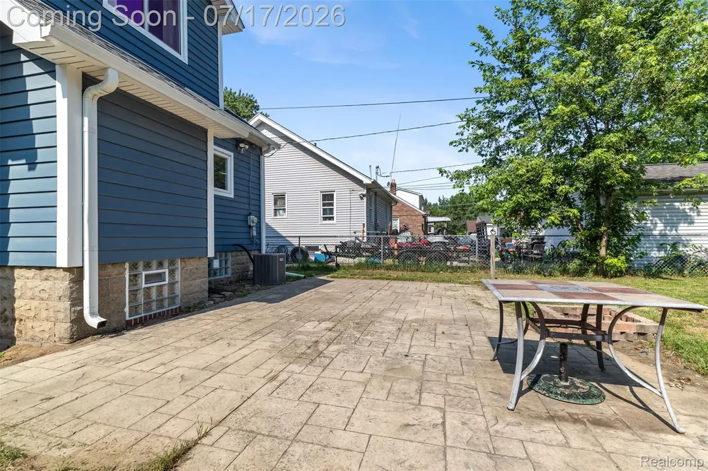 34604 Chestnut Street Wayne City MI 48184