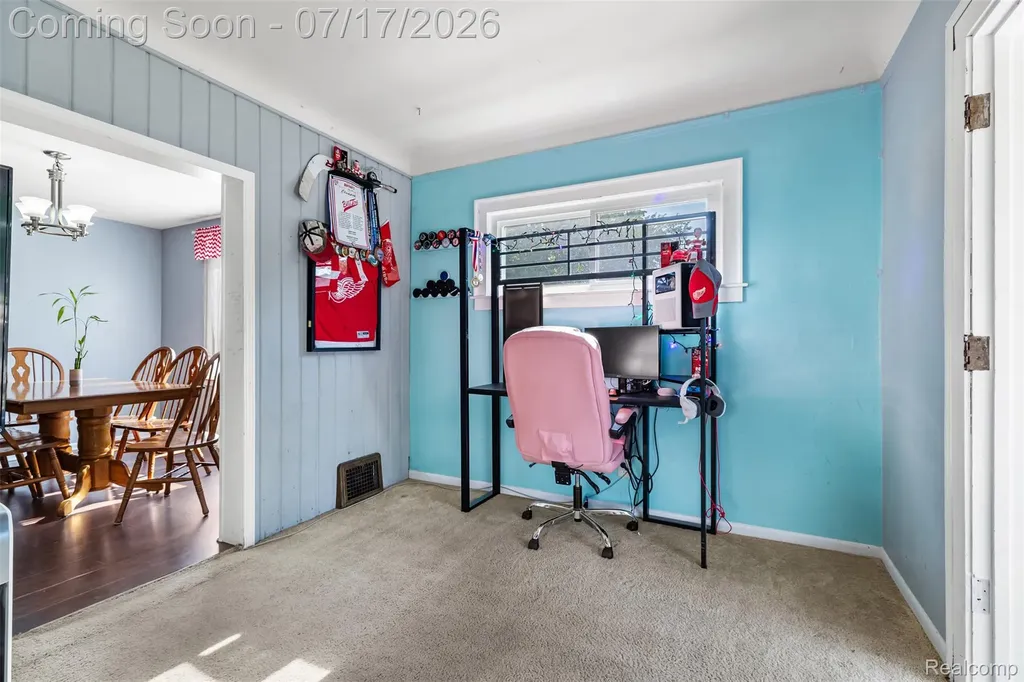 34604 Chestnut Street Wayne City MI 48184