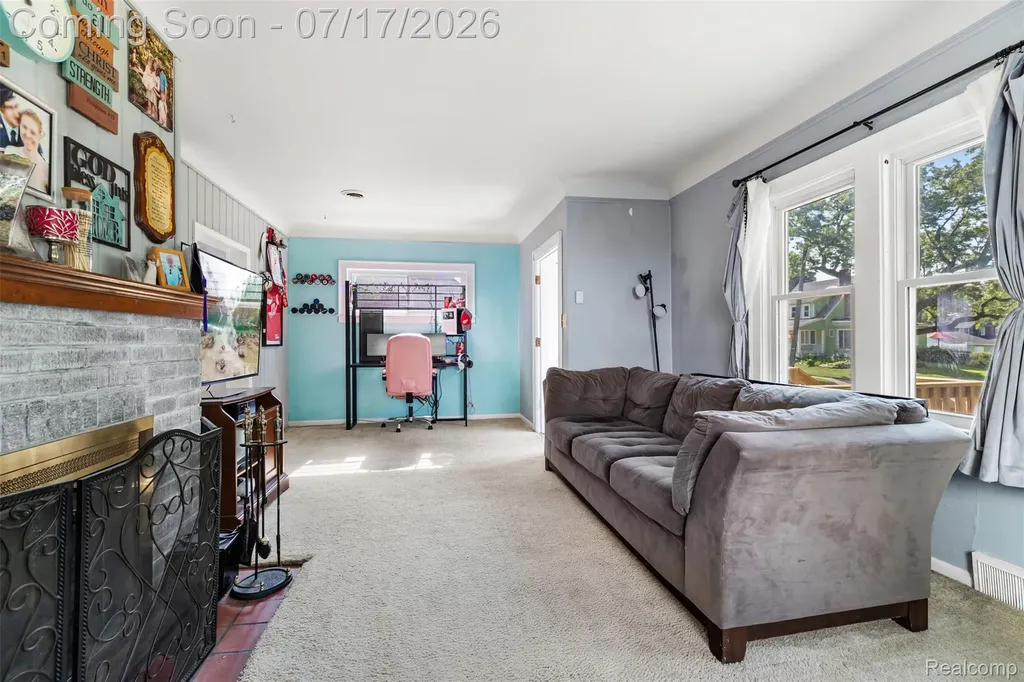 34604 Chestnut Street Wayne City MI 48184