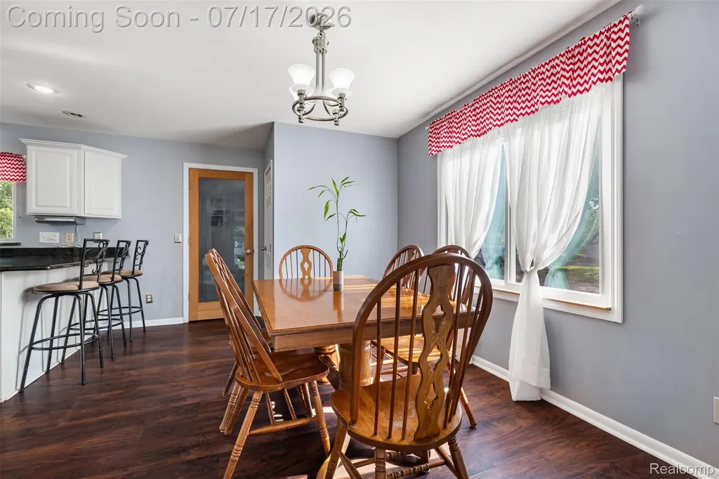 34604 Chestnut Street Wayne City MI 48184