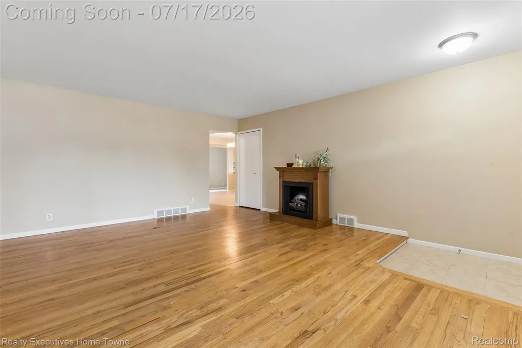 11840 Herbert Avenue Warren City MI 48089