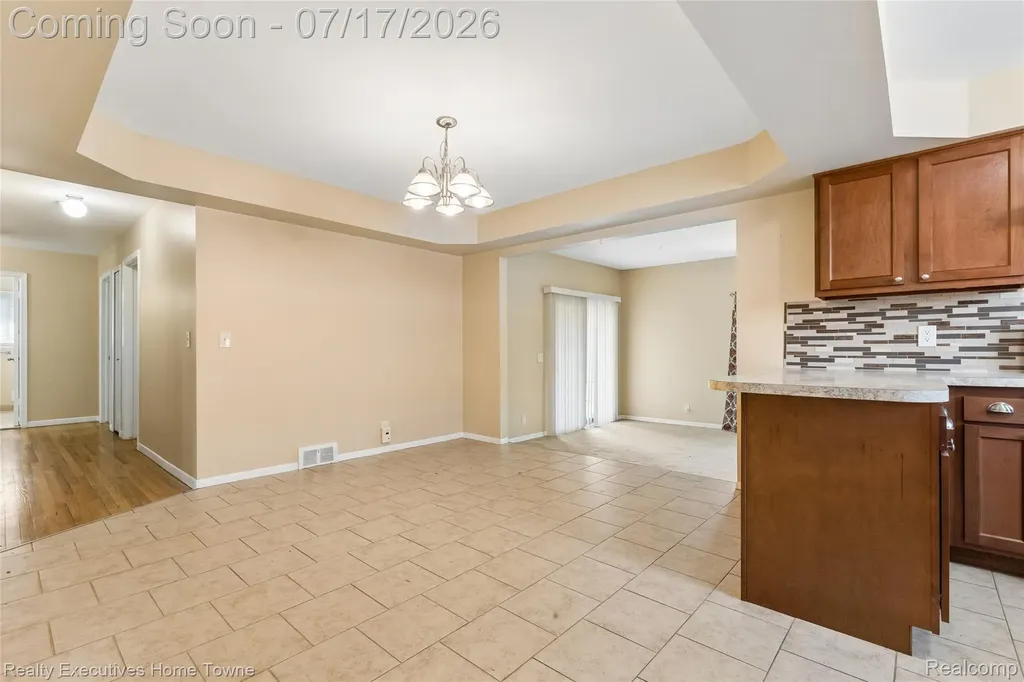 11840 Herbert Avenue Warren City MI 48089