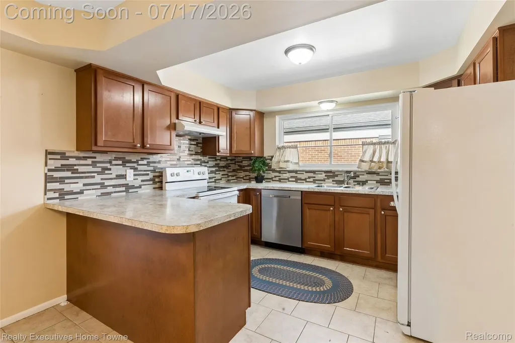 11840 Herbert Avenue Warren City MI 48089