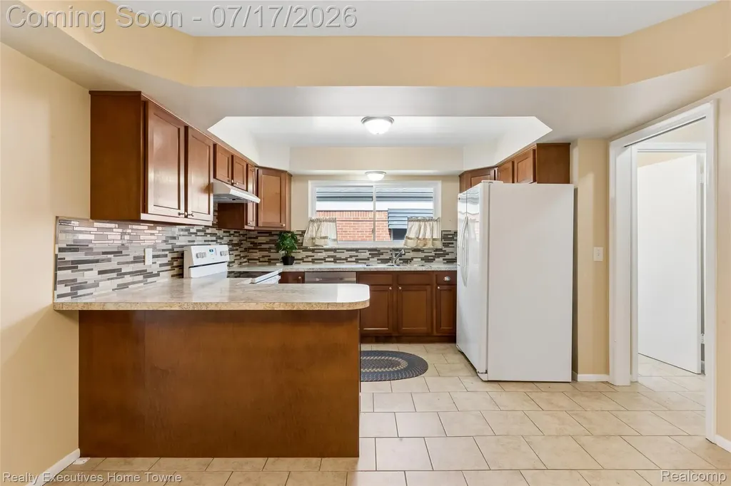 11840 Herbert Avenue Warren City MI 48089