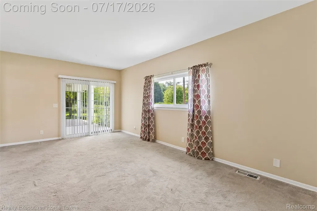 11840 Herbert Avenue Warren City MI 48089