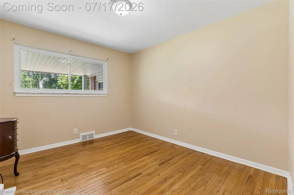 11840 Herbert Avenue Warren City MI 48089