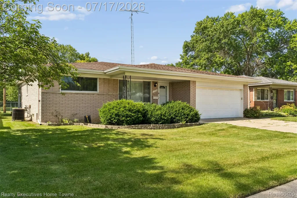 11840 Herbert Avenue Warren City MI 48089