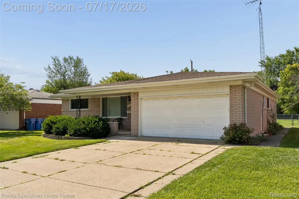 11840 Herbert Avenue Warren City MI 48089